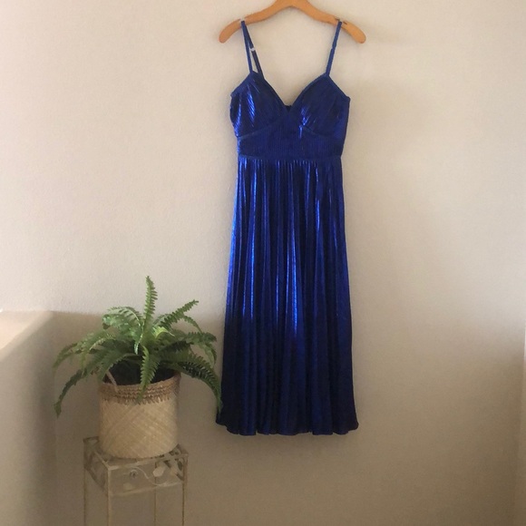 MARCHESA NOTTE Dresses & Skirts - Marchesa Notte
Pleated Sleeveless Tea-Length Dress